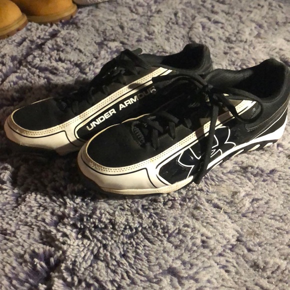 Under armor, Spine. Metal cleats - Picture 2 of 3